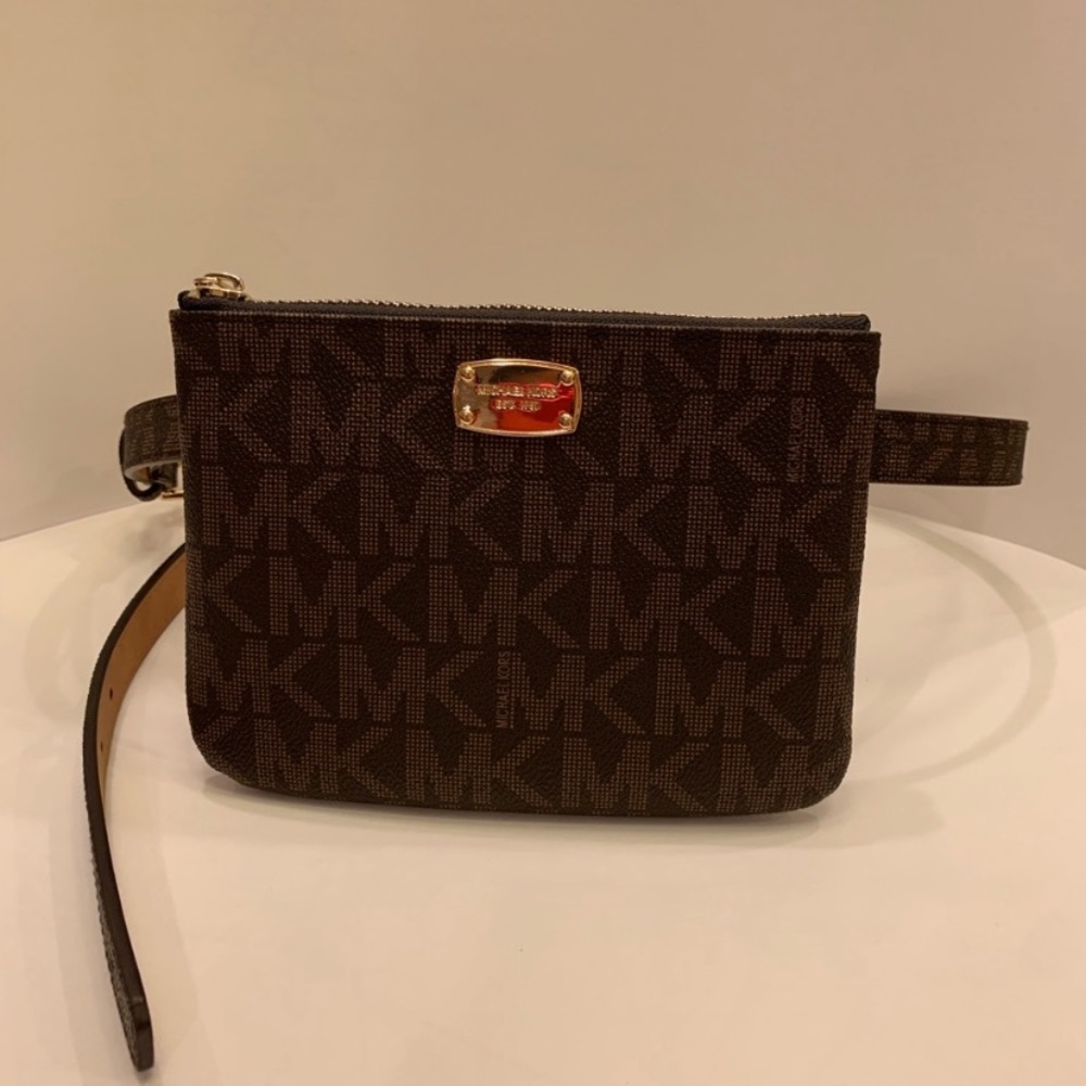 MICHAEL KORS MK logo fanny pack size L Brown